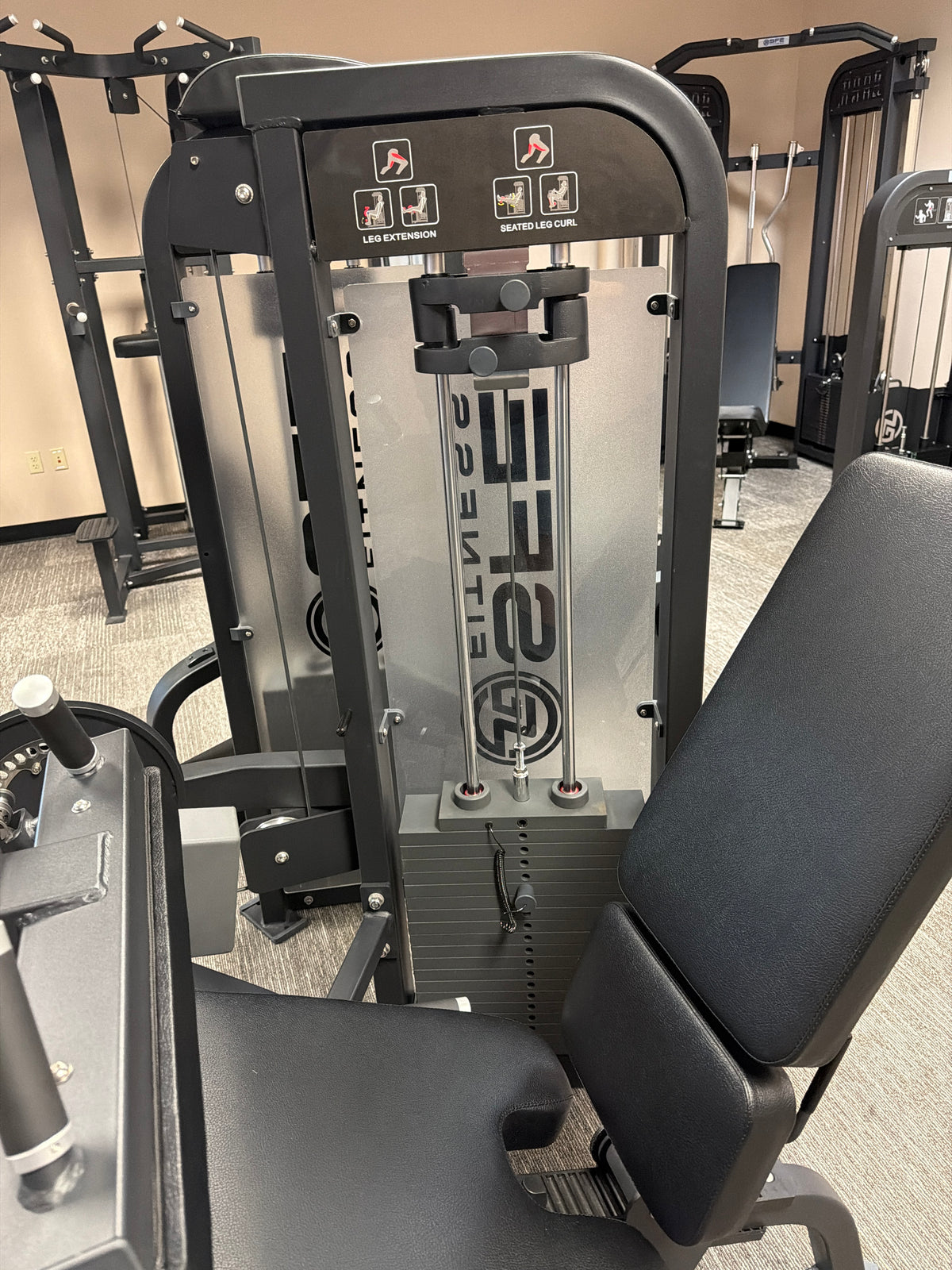 Selectorized Seated Leg Extension & Leg Curl Machine w/ 250lb weight stack (New)