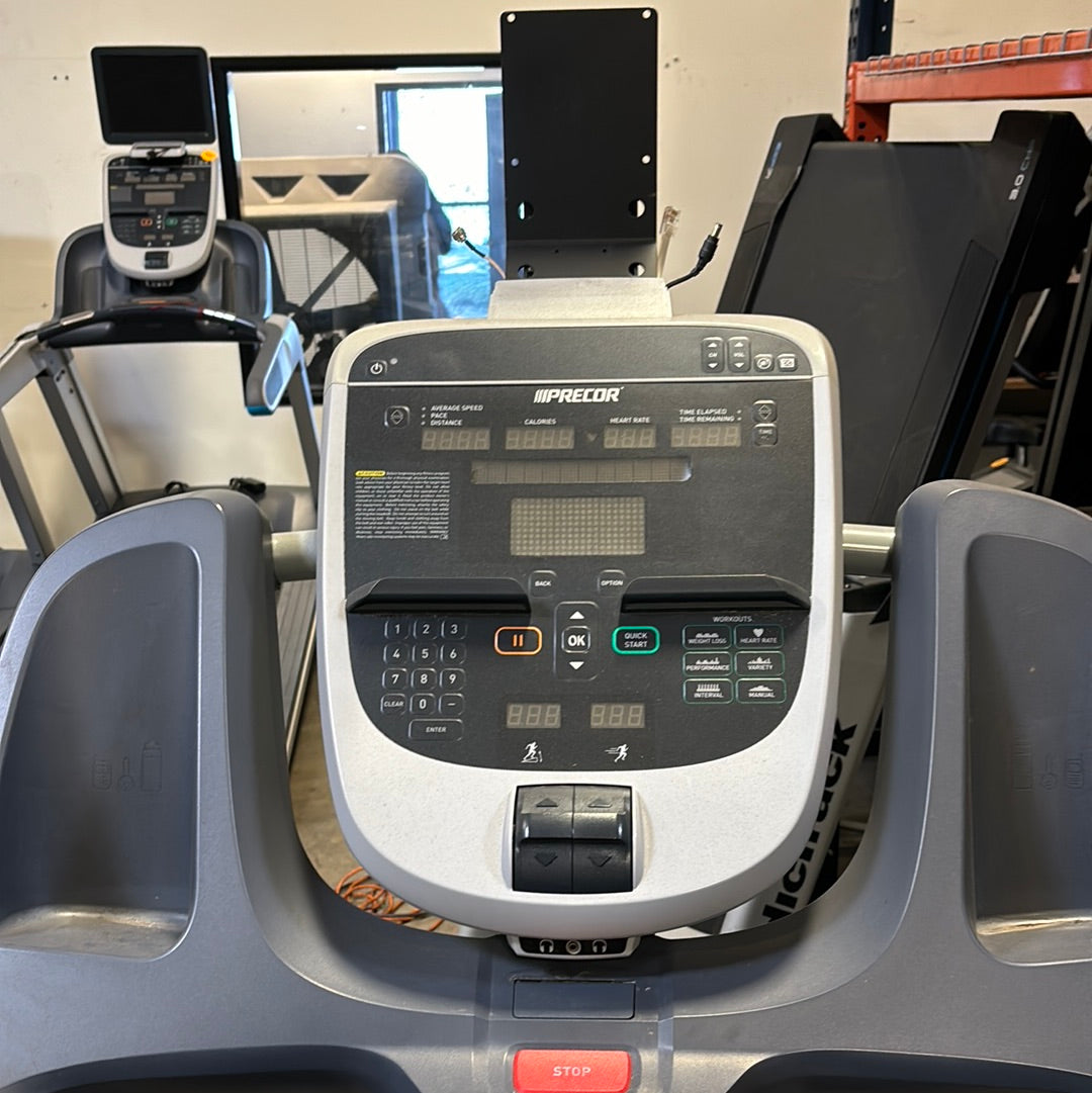 Precor TRM 833 Treadmill (Pre-Owned) – Sports & Fitness Exchange