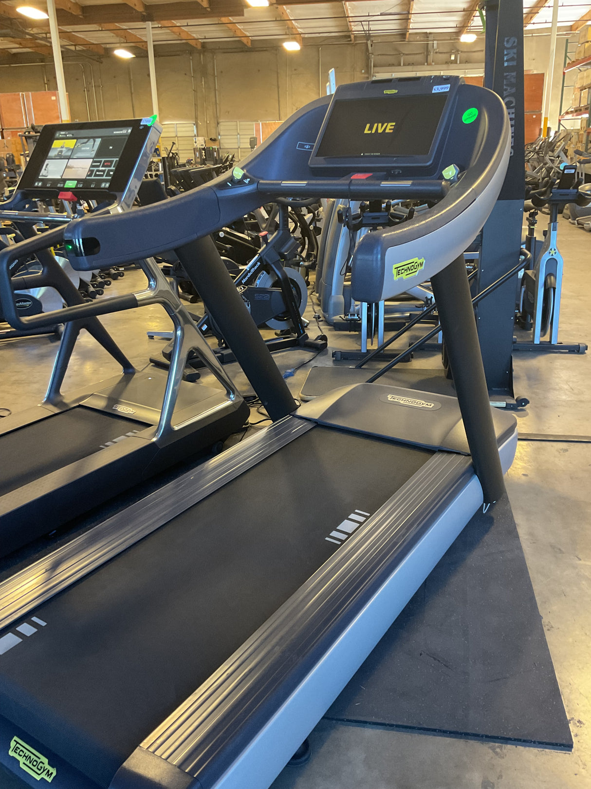 Technogym Run 1000 w/ Unity Console (Pre-Owned)